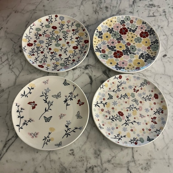 Alltrue Other - Alltrue French toast set of four dessert/appetizer plates. Like new. 6 1/2 inch